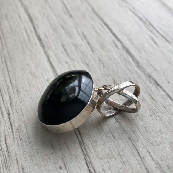 Sterling and onyx pendant - Picture 5 of 8